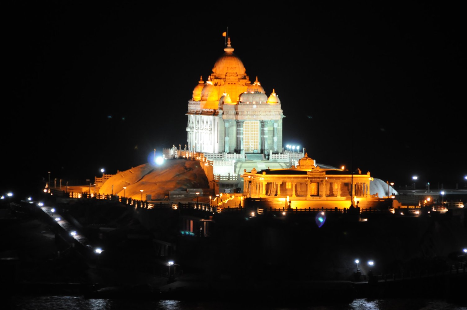 https://d3r8gwkgo0io6y.cloudfront.net/upload/kanyakumari temple 8.jpg